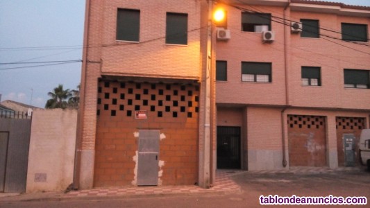 Se alquila local Se alquila local