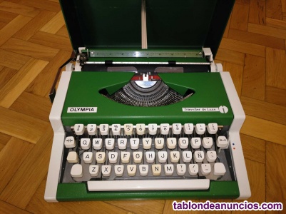 Maquina de escribir olympia traveller de luxe con su maletin typewriter verde