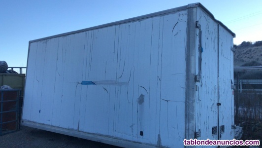Caja de camion cerrada de 6 metros