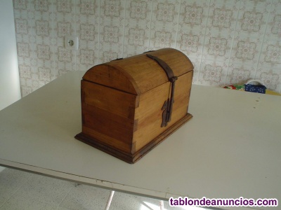 Baúl  de maderas tropicales tipo antiguo para decoración.- fondo 20 CMS. Ancho 3