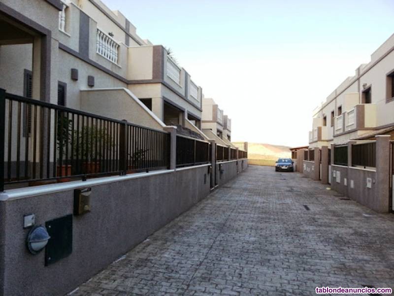 TABLÓN DE ANUNCIOS .COM - Adosado 130 m2 en el medano con vistas al mar.  con fotos, Venta de casas y chalets Granadilla de Abona