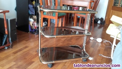 Vendo mesa con ruedas dos baldas