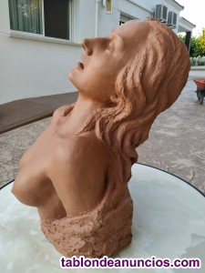 Escultura de mujer