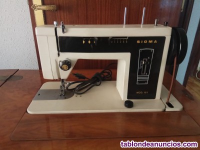 Máquina de coser con mueble 