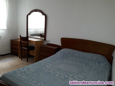 Se alquila 1 habitacion a chica estudiante. 