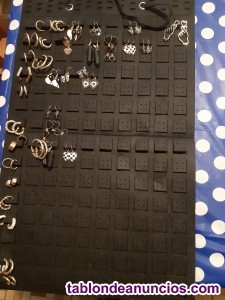 Ampliar fotos Se ofrece expositores de bisuteria Se ofrece expositores de bisuteria