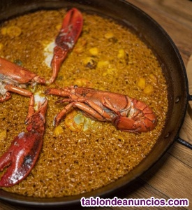 Cocinero con actitud i gran experiencia, muy profesional.