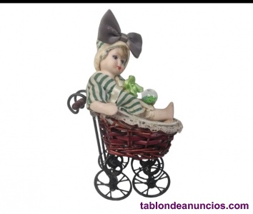 Ni�o en coche marr�n Mu�eca