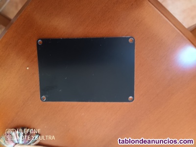 4 placas de metal en negro para grabar texto con agujeros.