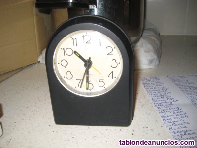 RELOJ de MADERA NEGRA.