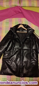 Abrigo de polipiel negro 