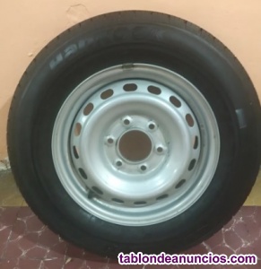 Hyundai H-100/ H-1. Llanta con neumatico.