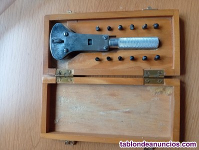 Vendo llave y soporte para relojes de pulsera