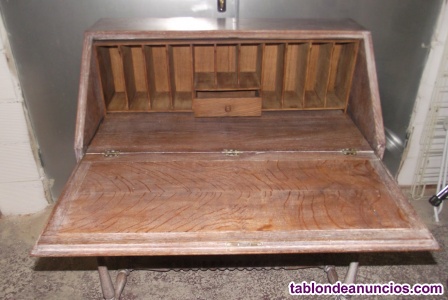 Secreter de madera maciza de cerezo, de construcci�n artesana