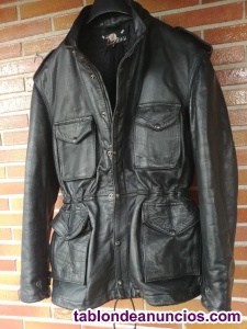 Chaqueta tres cuartos de cuero.
