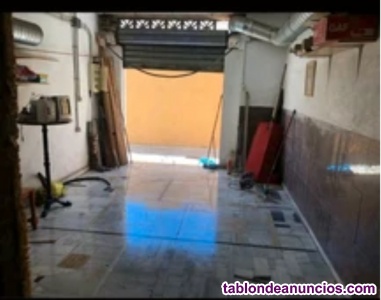 Venta de local de 92 m� en barriada Miraflores de los �ngeles