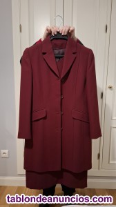 Traje de chaqueta y vestido burdeos 