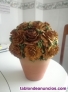 Maceta con flores de cerámica