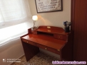 Escritorio y silla de madera