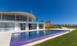 Espectacular villa de estilo contemporneo  constr