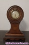 Fotos del anuncio: Vendo reloj de sobremesa, antiguo de 1930,de madera con carga manual, funciona
