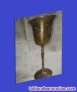 Antiguo caliz hecho artesanalmente. Copa retro fabricada en bronce. Antigua copa