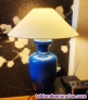 Fotos del anuncio: Lmpara de mesa azul cobalto con pantalla blanca.