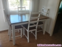 Mesa comedor y cuatro sillas roble y blanco.