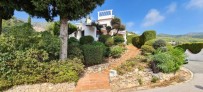 Fotos del anuncio: Esta villa de estilo tradicional andaluz se encuen