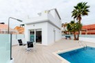 Fotos del anuncio: Explora esta acogedora villa ubicada en Torrevieja