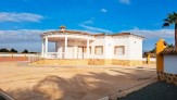 Fotos del anuncio: Descubre esta espaciosa villa que ofrece una seren