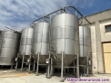 Depsitos en inoxidable de bodega de vino de segunda mano.