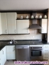 Muebles de cocina y encimera de granito.