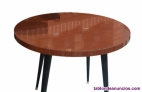 Mesa circular con patas de metal