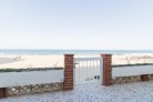 Fotos del anuncio: Vivienda en primera lnea de playa, junto al mar. 