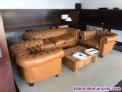 Sofa y sill�n Chester de cuero marron.